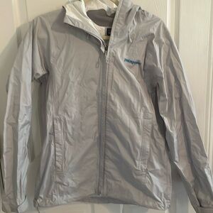Women’s Patagonia Rain Jacket Medium